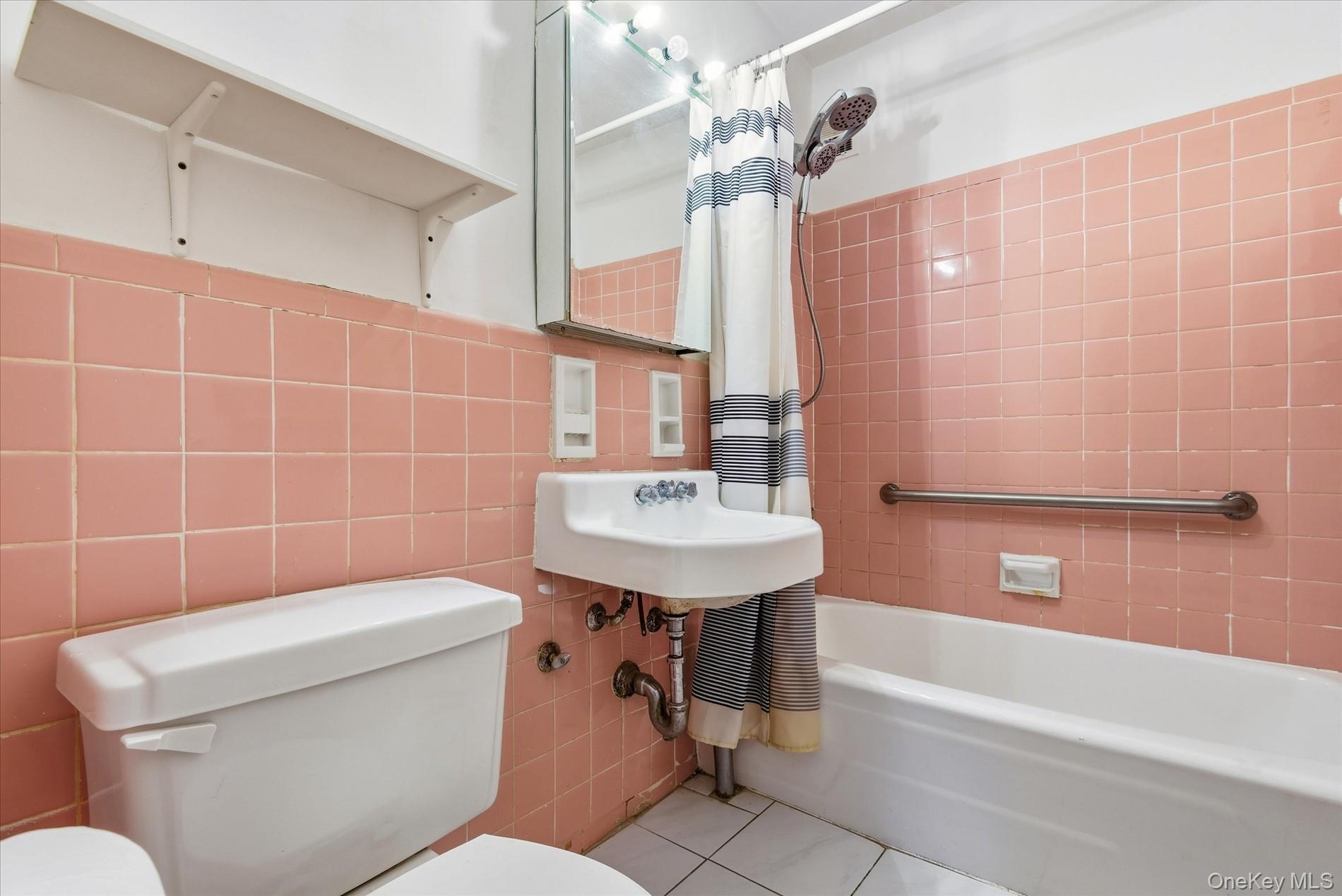 #11 photo, 60-11 Broadway, Woodside , NY 11377