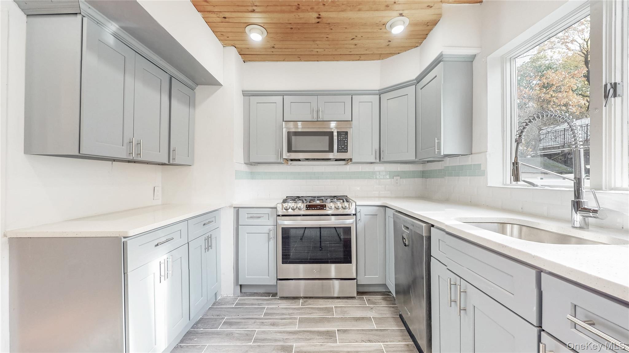 #6 photo, 72-04 Manse Street, Forest Hills , NY 11375