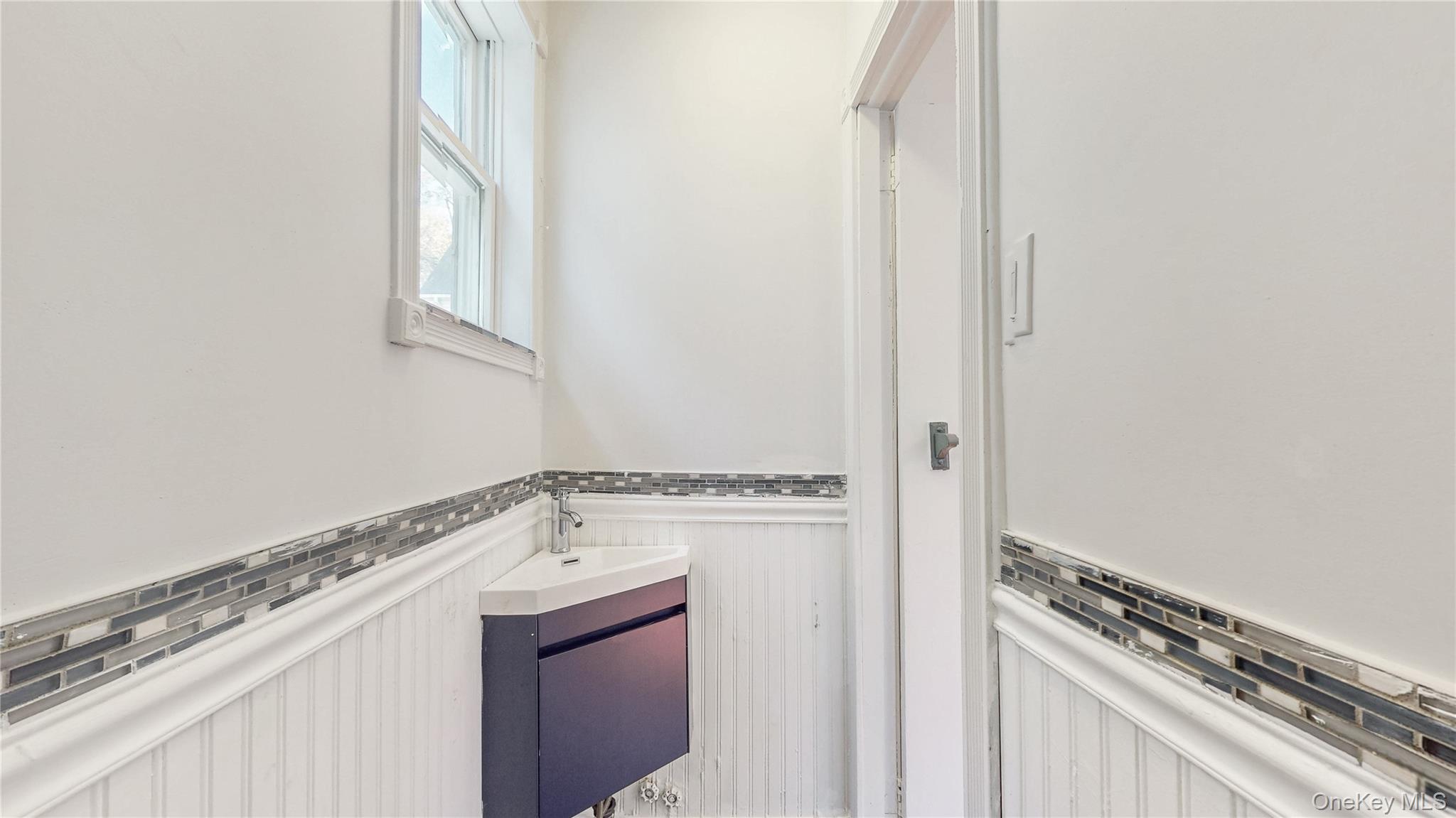 #8 photo, 72-04 Manse Street, Forest Hills , NY 11375