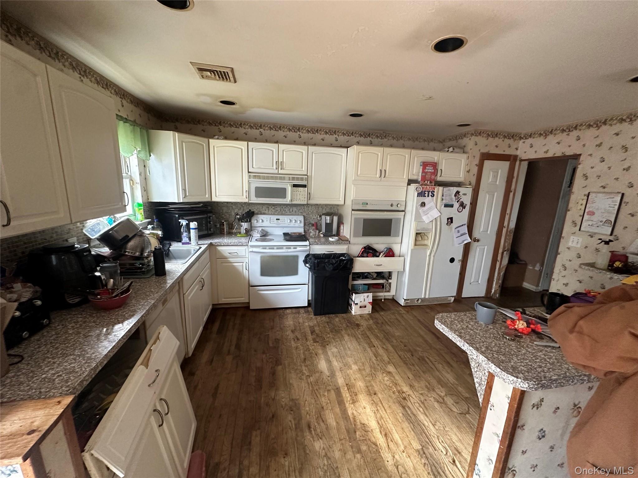 #2 photo, 186 Islip Boulevard, Islip Terrace , NY 11752