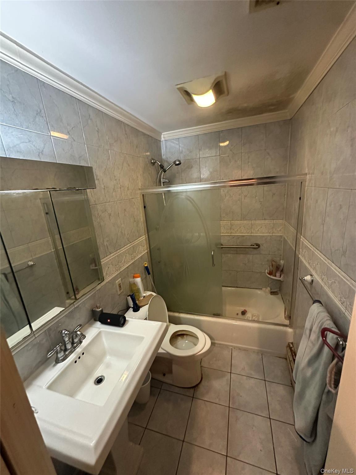 #4 photo, 186 Islip Boulevard, Islip Terrace , NY 11752