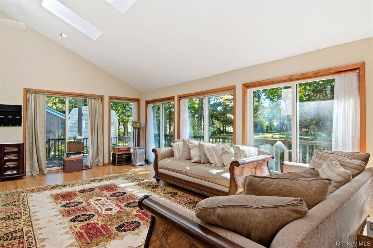 #10 photo, 18 Greenlawn Road, Huntington , NY 11743