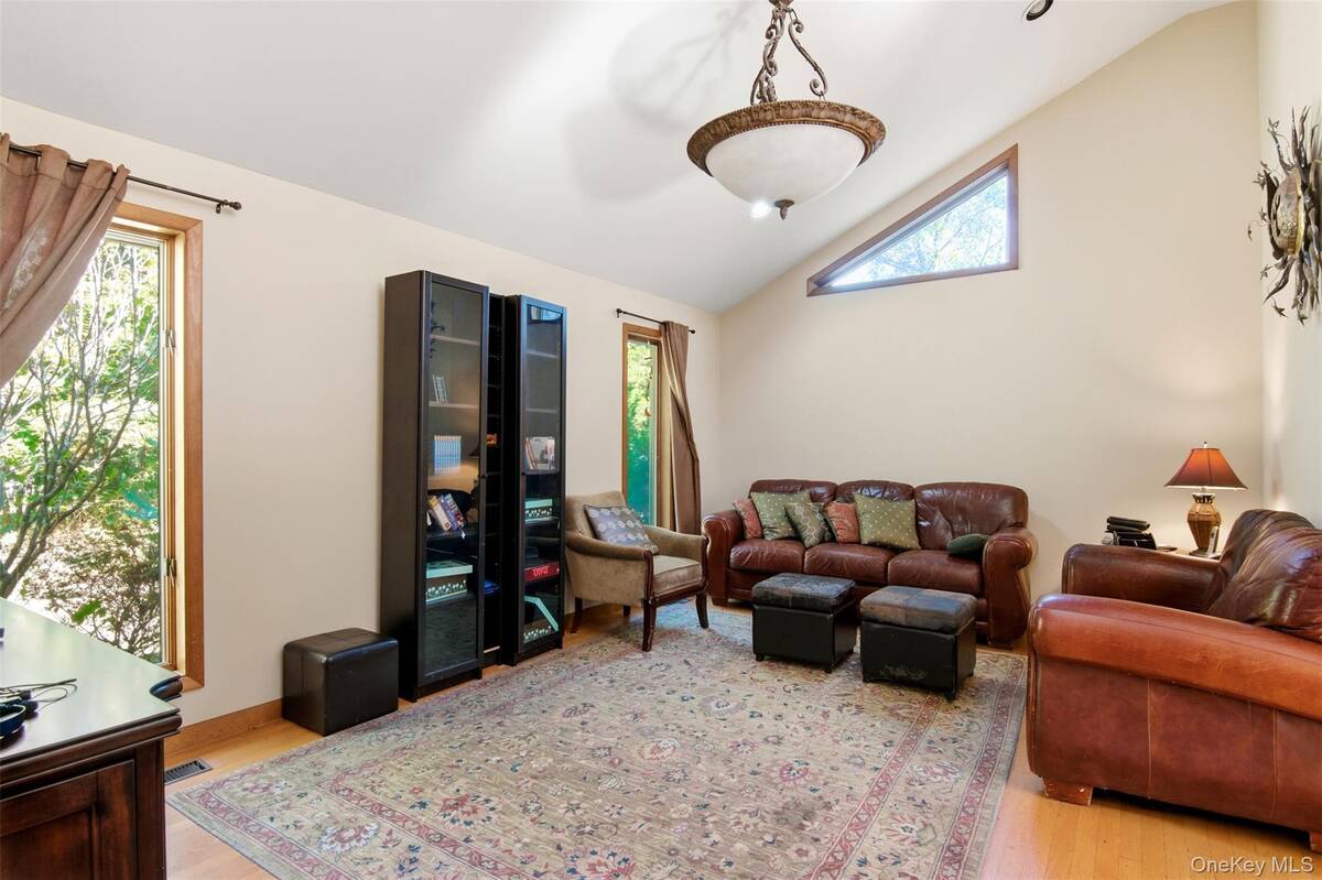 #16 photo, 18 Greenlawn Road, Huntington , NY 11743