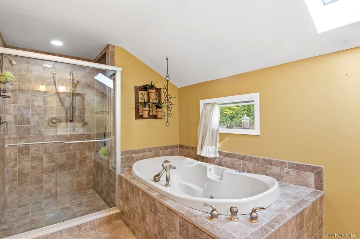 #18 photo, 18 Greenlawn Road, Huntington , NY 11743