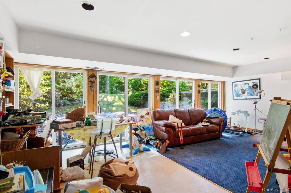 #21 photo, 18 Greenlawn Road, Huntington , NY 11743