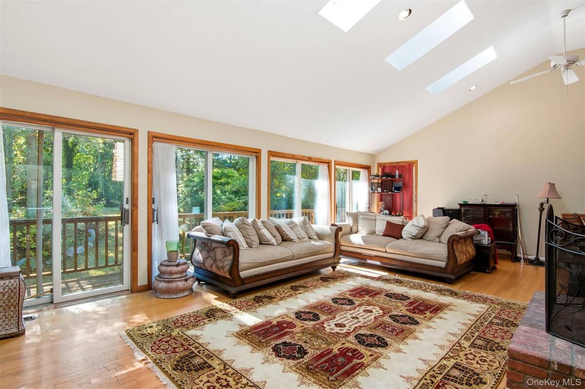 #9 photo, 18 Greenlawn Road, Huntington , NY 11743