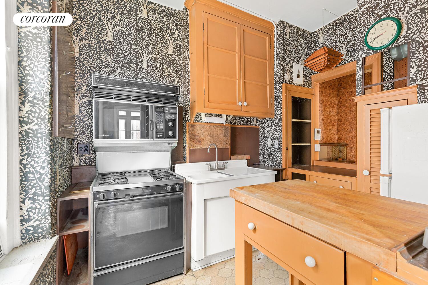 #5 photo, 105 W 72ND Street, Upper West Side , NY 10023