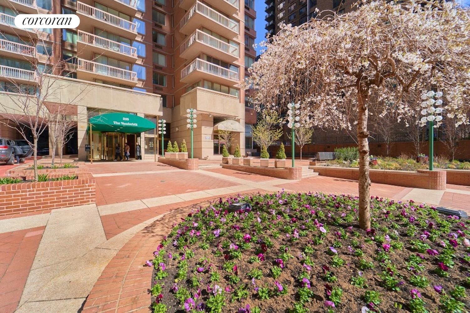 #17 photo, 235 E 40TH Street, Murray Hill , NY 10016