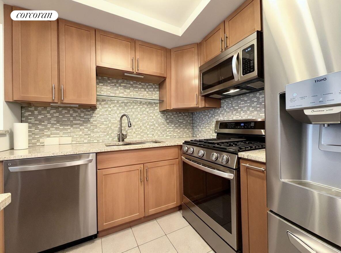 #4 photo, 116-11 CURZON Road, Kew Gardens , NY 11418