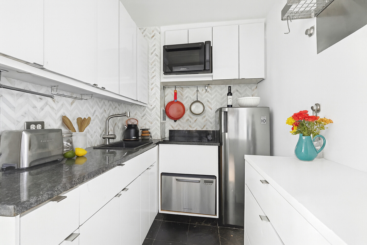 #4 photo, 165 CHRISTOPHER Street, West Village , NY 10014