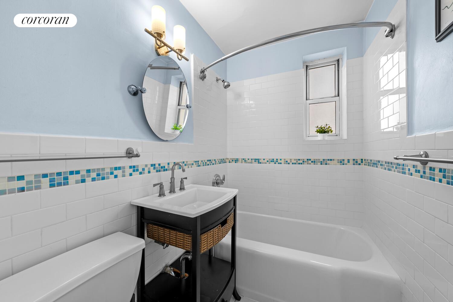 #5 photo, 72-81 113TH Street, Forest Hills , NY 11375