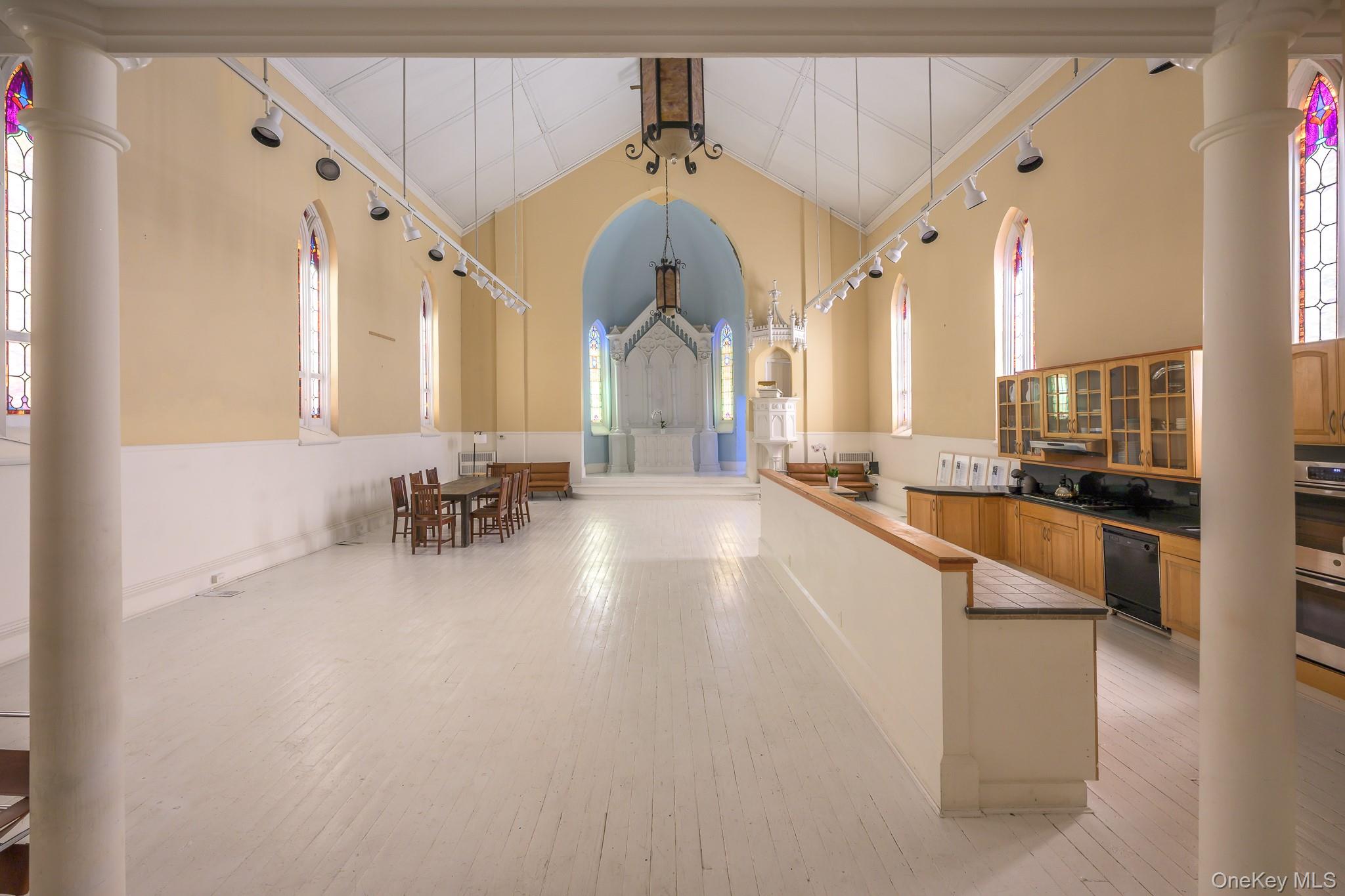 #7 photo, 428 State Street, Hudson , NY 12534