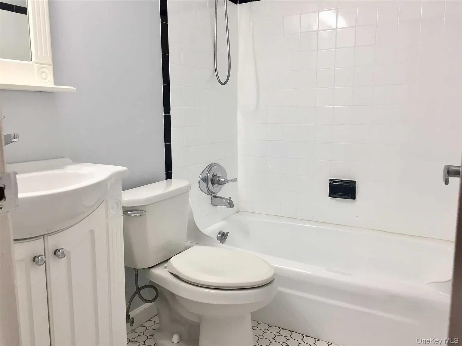 #10 photo, 8 Colonial Road, Beacon , NY 12508