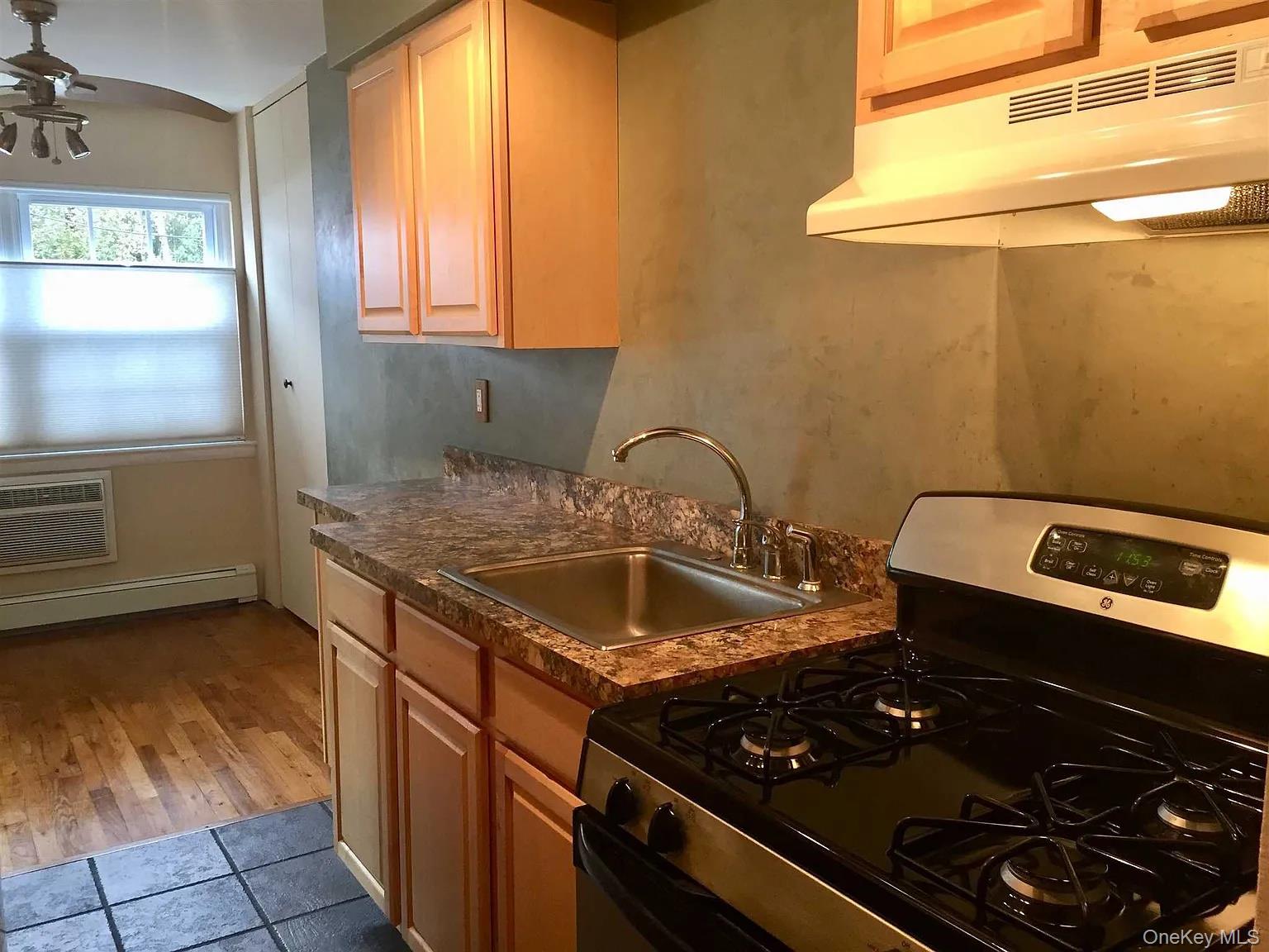 #2 photo, 8 Colonial Road, Beacon , NY 12508