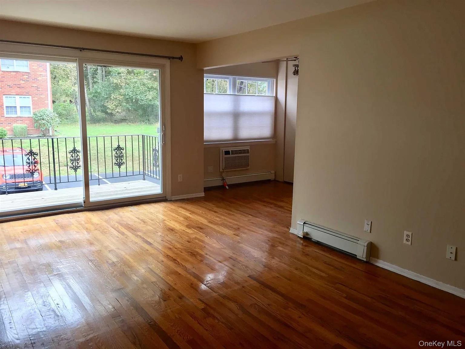 #5 photo, 8 Colonial Road, Beacon , NY 12508