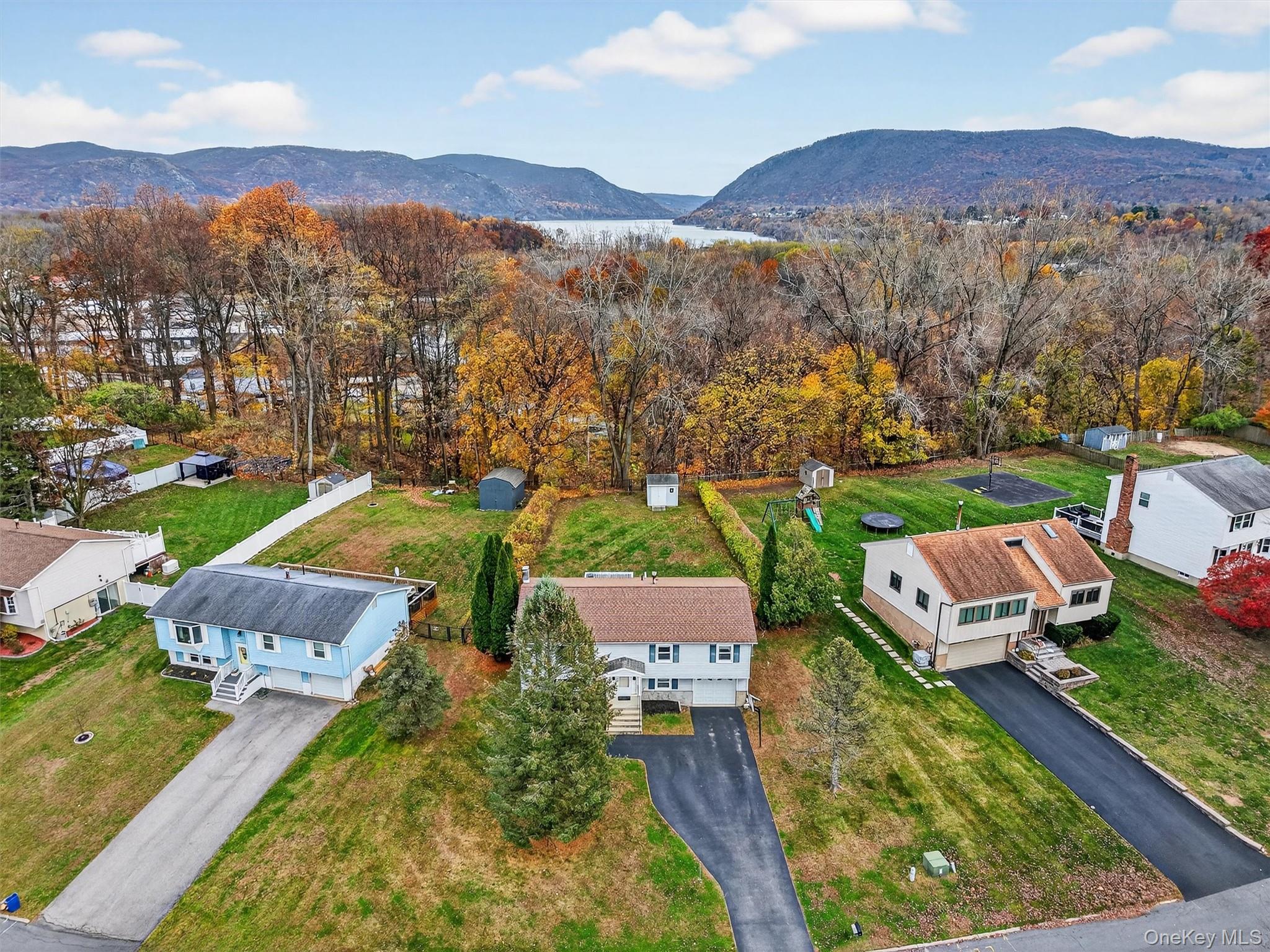 #3 photo, 41 Creamery Drive, New Windsor , NY 12553