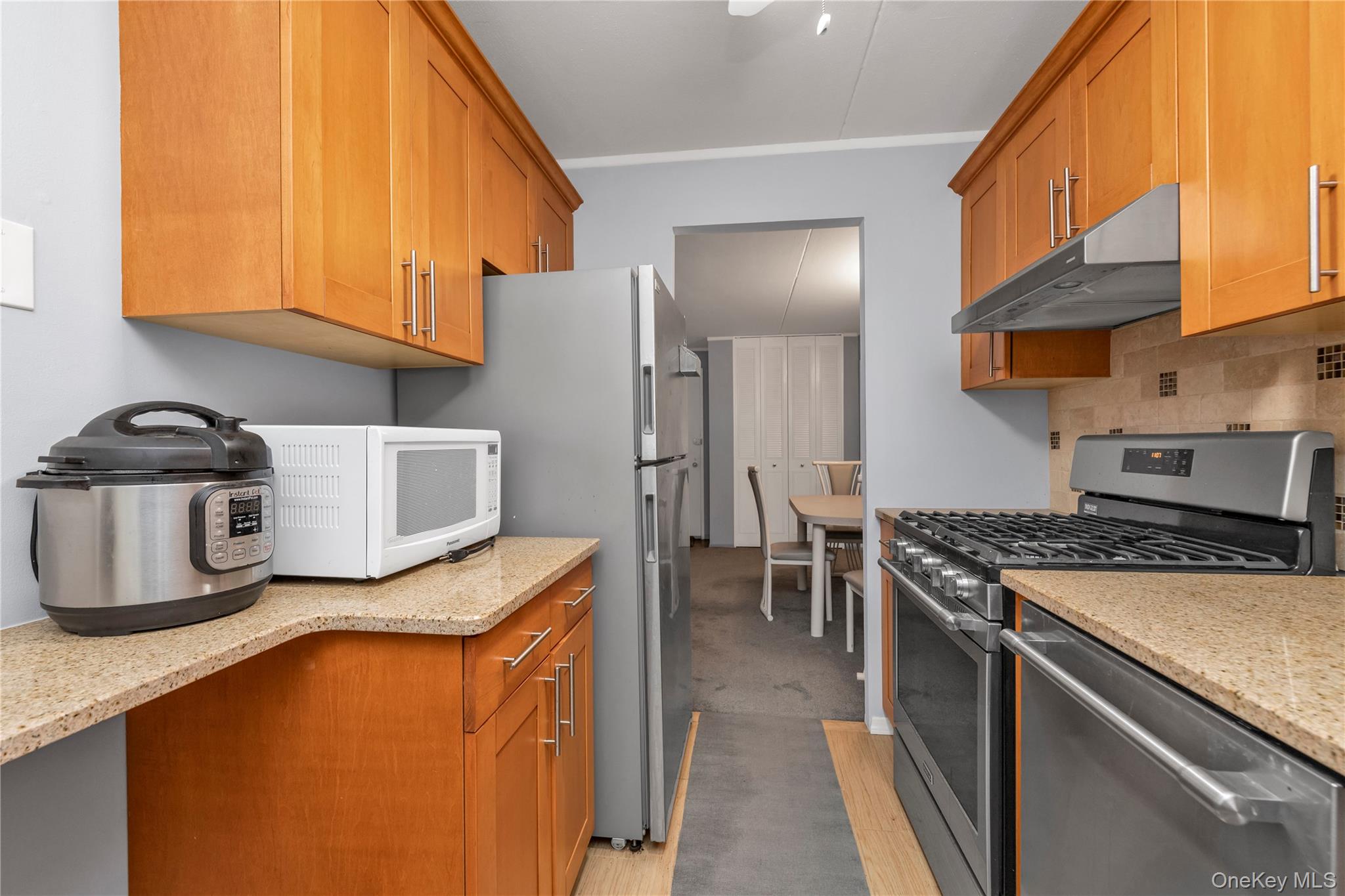 #8 photo, 100 Clinton, Mineola , NY 11501