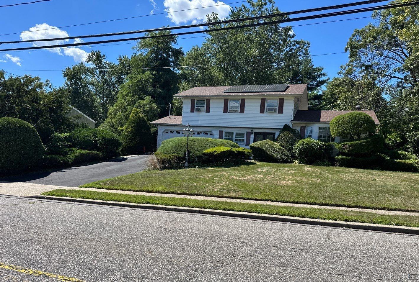 #4 photo, 65 Landscape Drive, Wheatley Heights , NY 11798