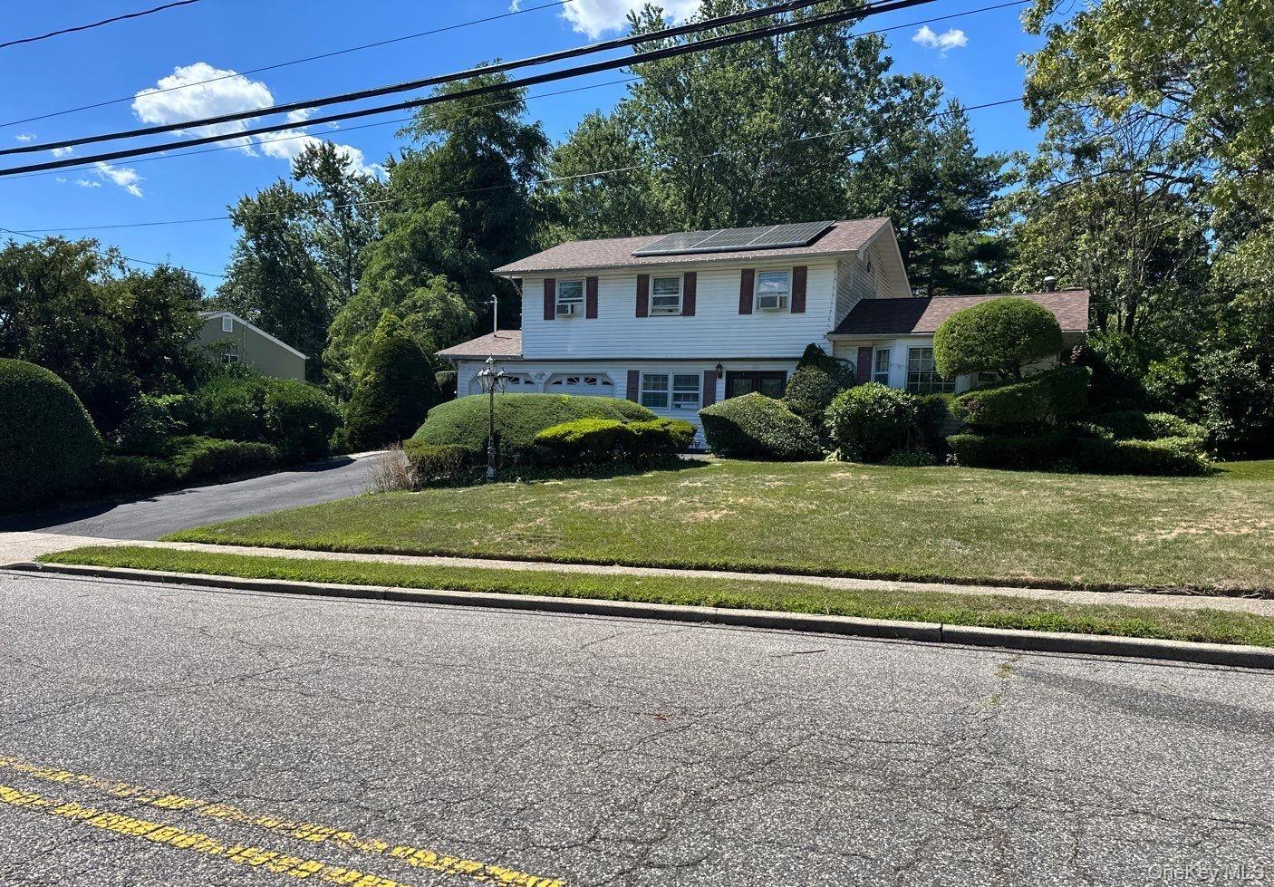 #5 photo, 65 Landscape Drive, Wheatley Heights , NY 11798