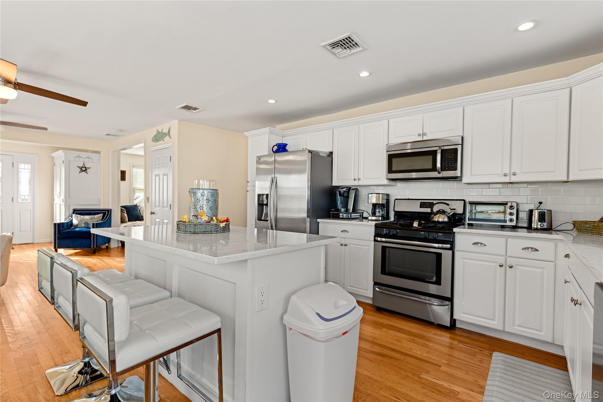 #8 photo, 125 Ocean Avenue, 롱 아일랜드 Bay Shore , NY 11706