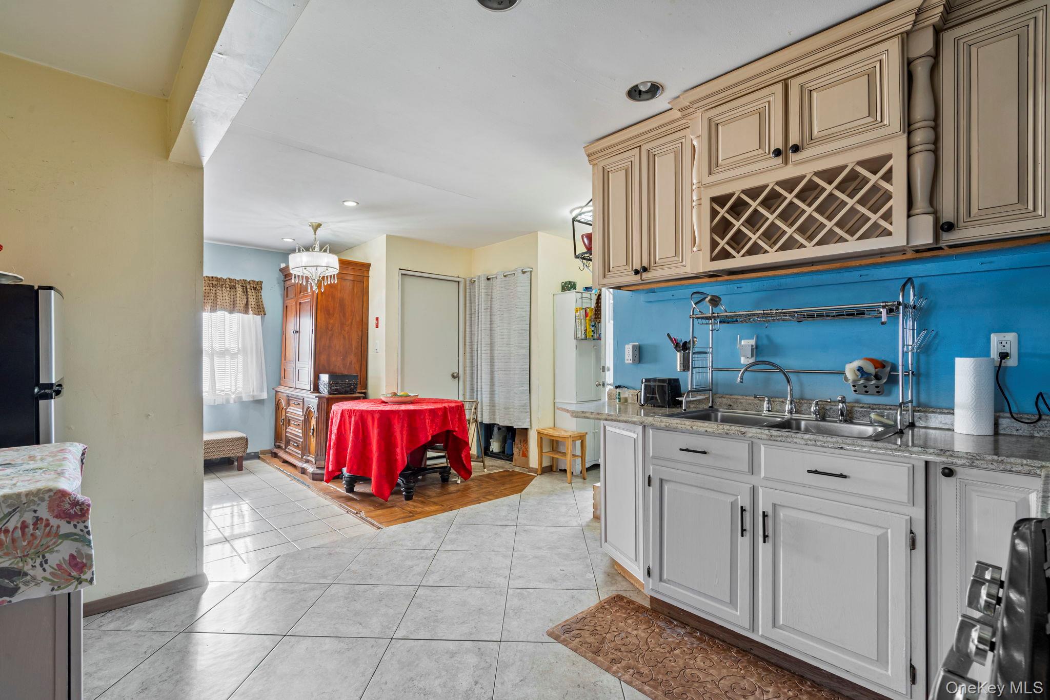 #17 photo, 44 3rd Street, سوفولك Brentwood , NY 11717