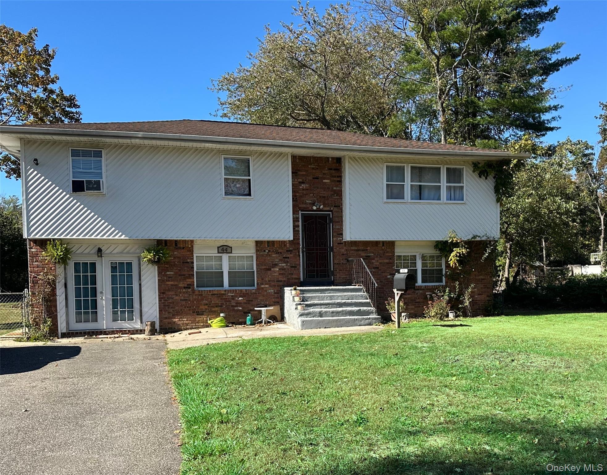 #2 photo, 44 3rd Street, Brentwood , NY 11717