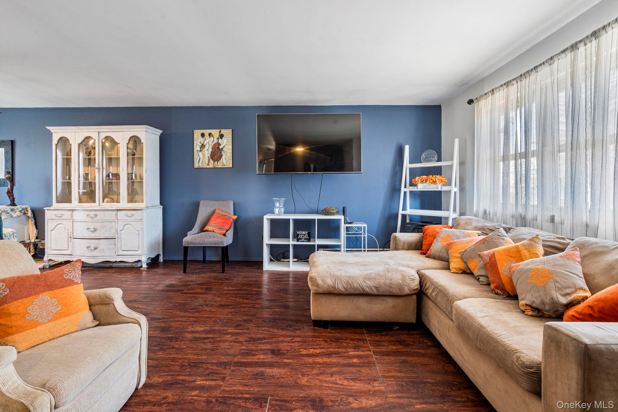 #3 photo, 44 3rd Street, سوفولك Brentwood , NY 11717