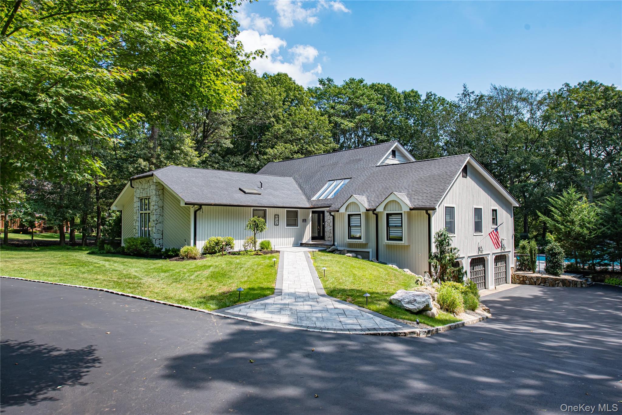 #2 photo, 142 Landing Meadow Road, Smithtown , NY 11787