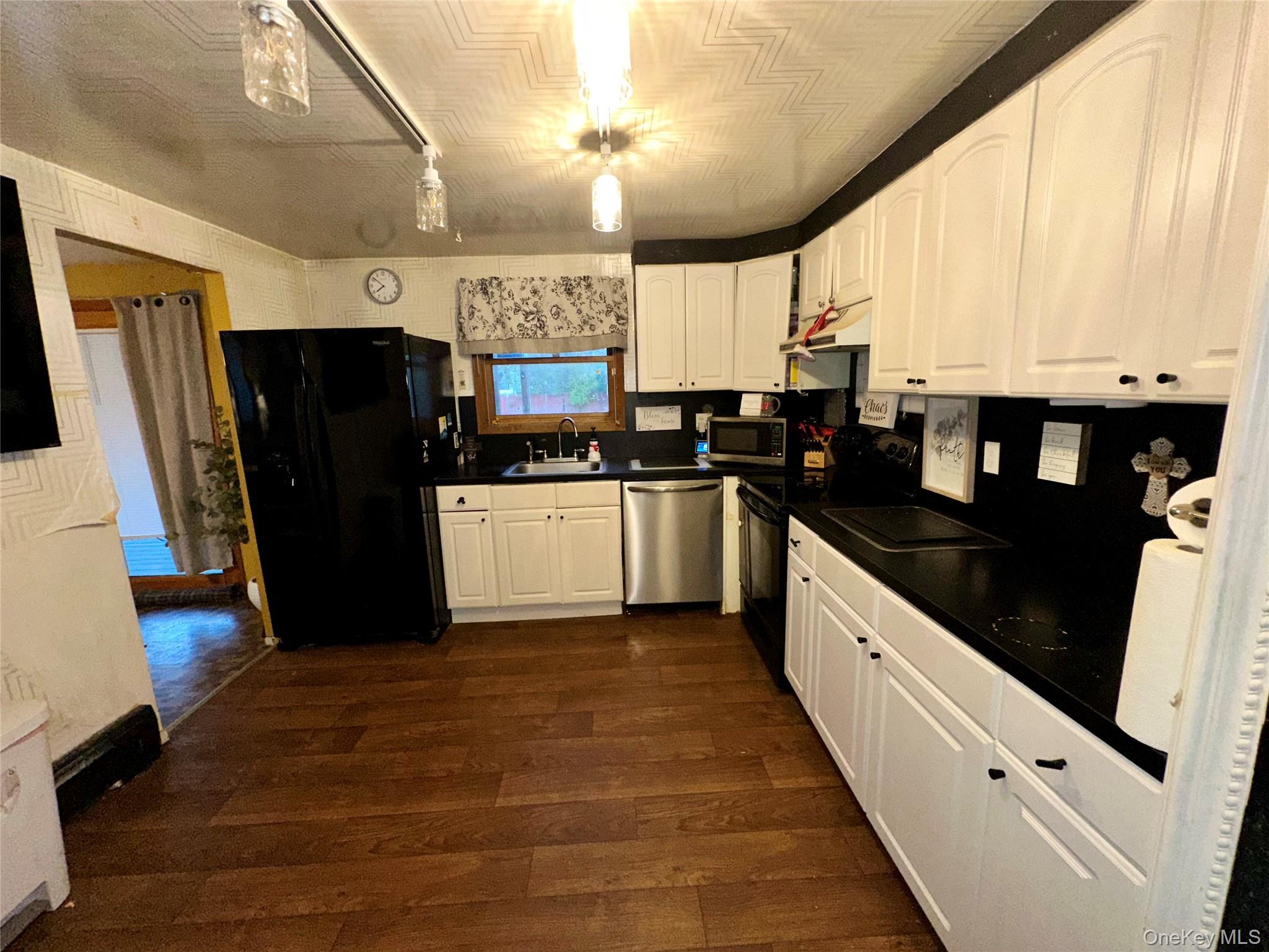 #4 photo, 27 Wedgewood Drive, Coram , NY 11727