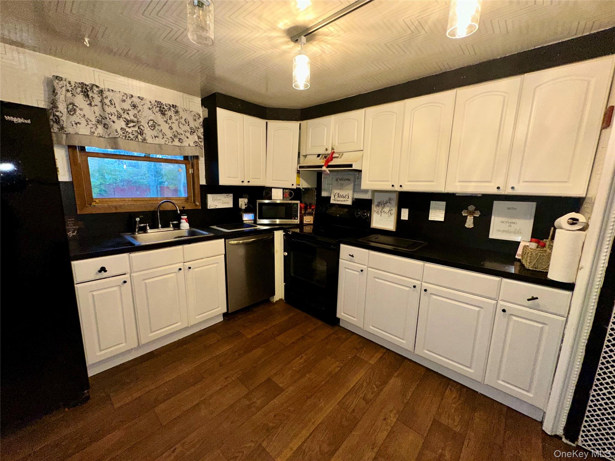 #5 photo, 27 Wedgewood Drive, Coram , NY 11727