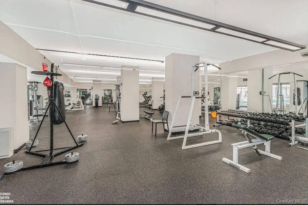 #11 photo, 2500 Johnson Avenue, Bronx , NY 10463