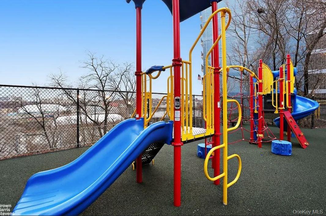 #19 photo, 2500 Johnson Avenue, Bronx , NY 10463