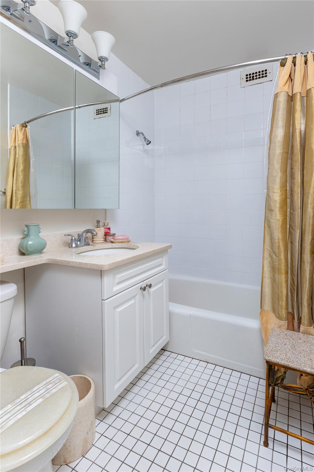 #8 photo, 2500 Johnson Avenue, Bronx , NY 10463