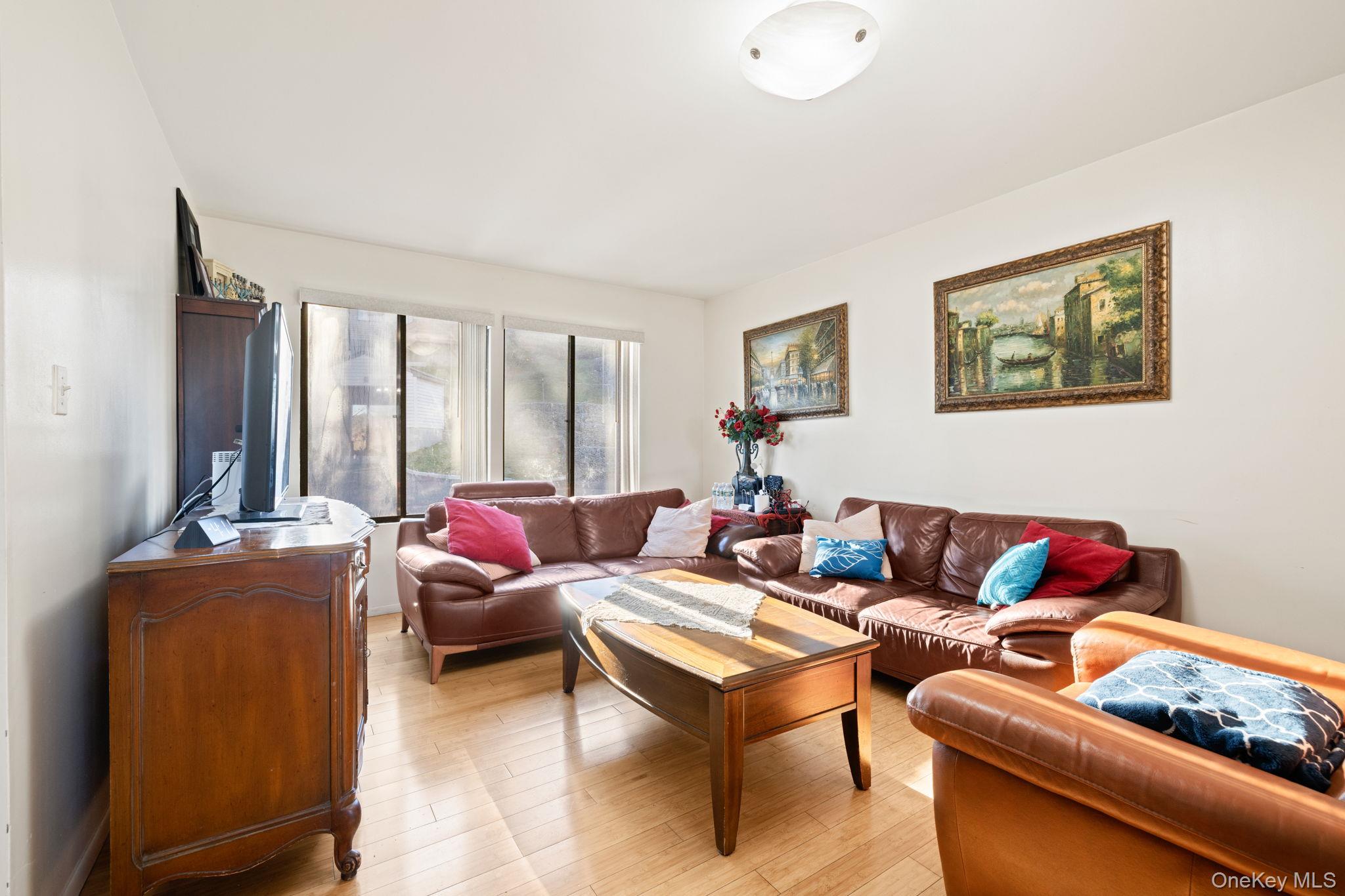 #10 photo, 505 Country Club Lane, Pomona , NY 10970