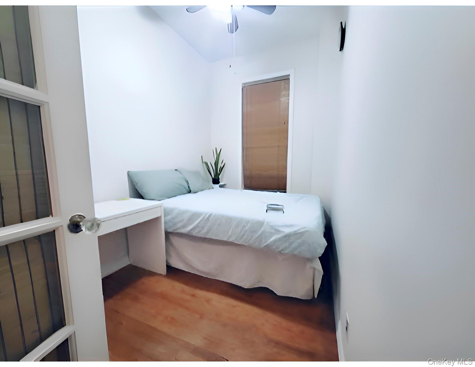 #4 photo, 324 E 50th Street, New York (Manhattan) , NY 10022