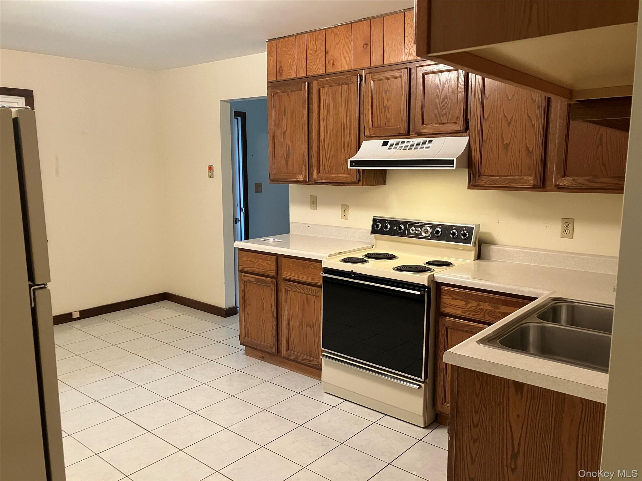 #12 photo, 48 Jefferson, Red Hook , NY 12571