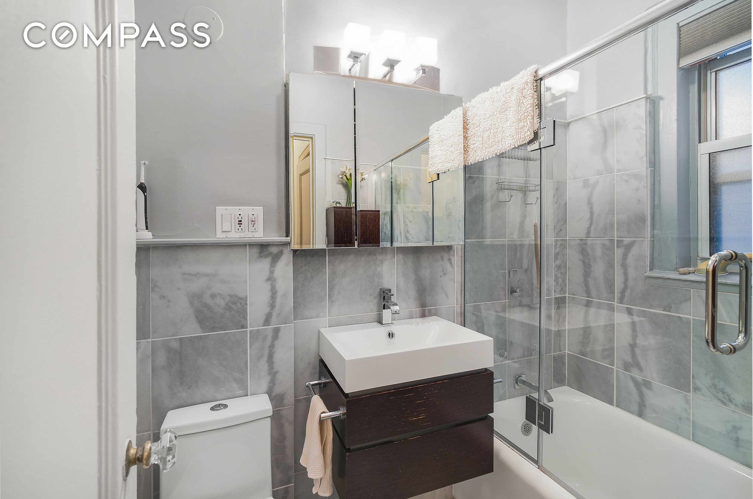 #6 photo, 150 E 49th Street, Midtown East , NY 10017