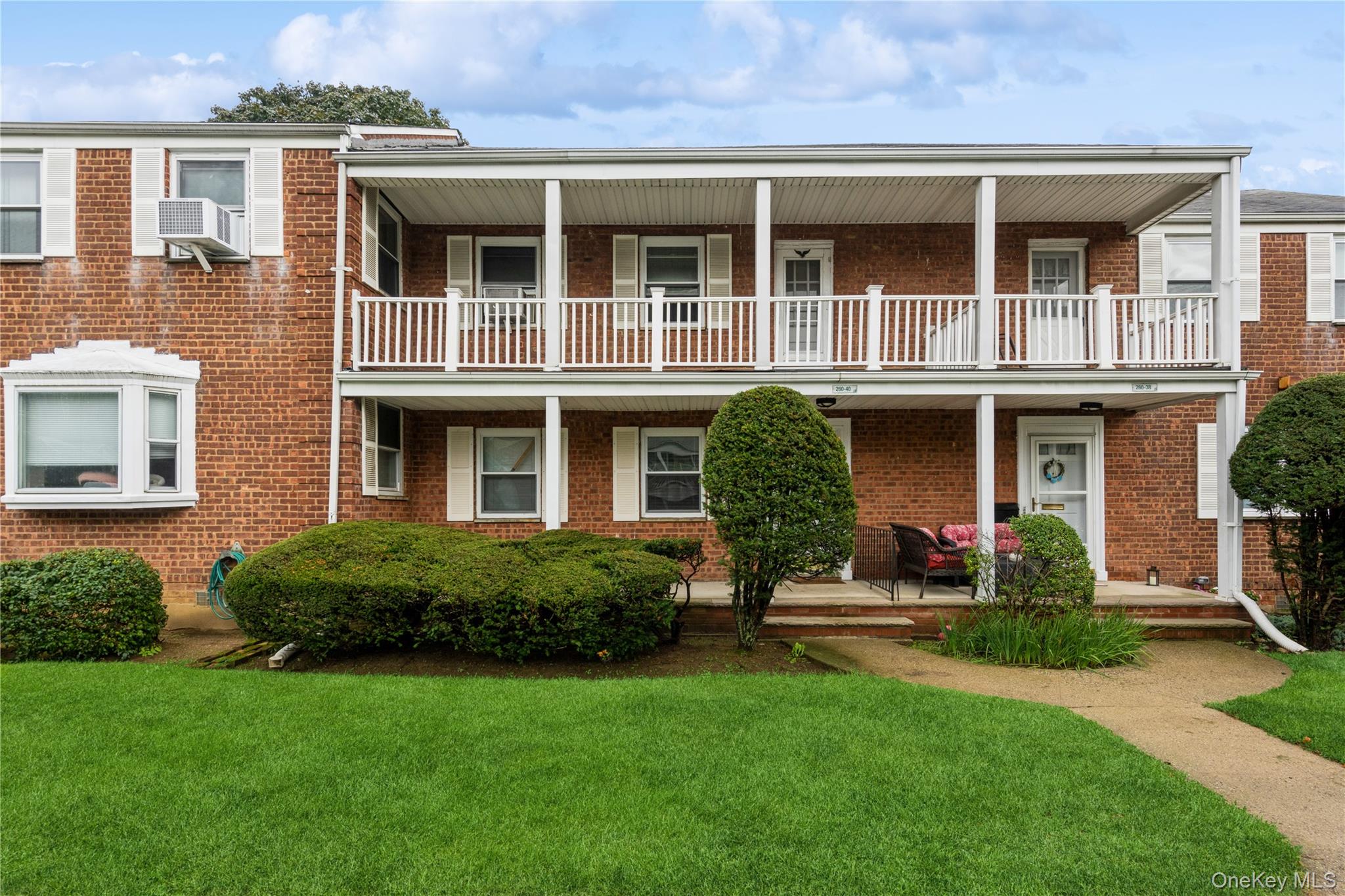 #1 photo, 260-40 74 Avenue, Glen Oaks , NY 11004