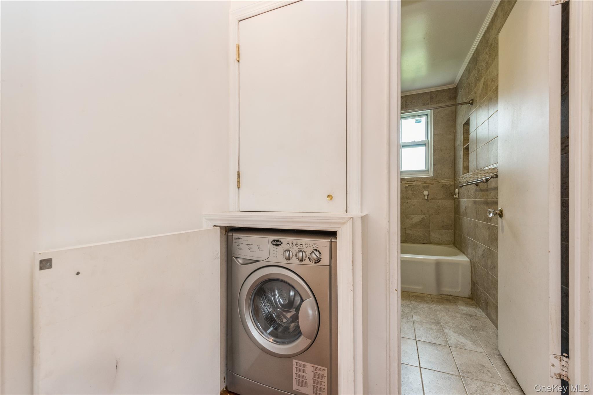 #13 photo, 260-40 74 Avenue, Glen Oaks , NY 11004