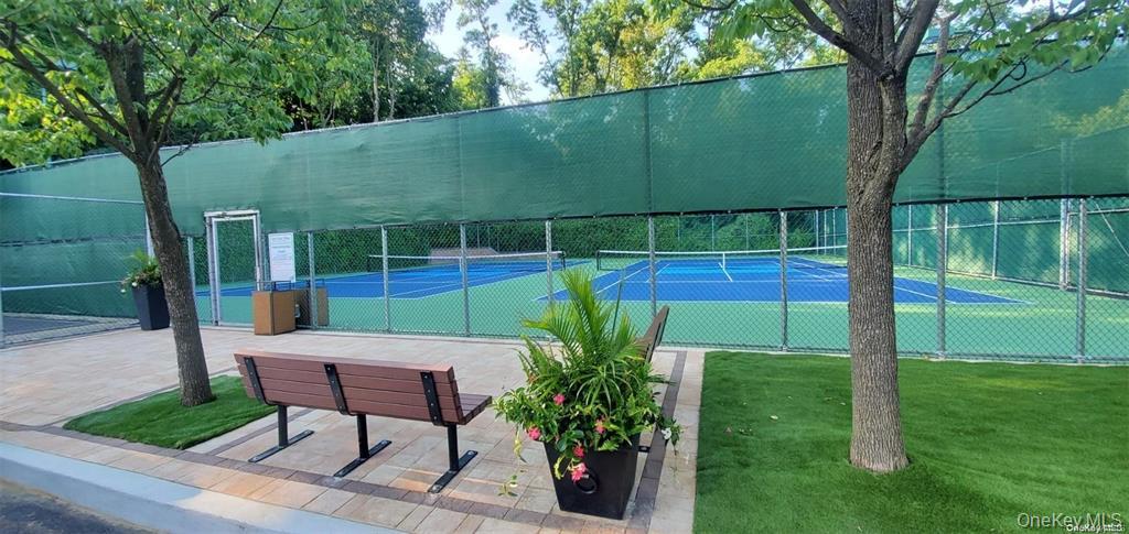 #18 photo, 260-40 74 Avenue, Glen Oaks , NY 11004