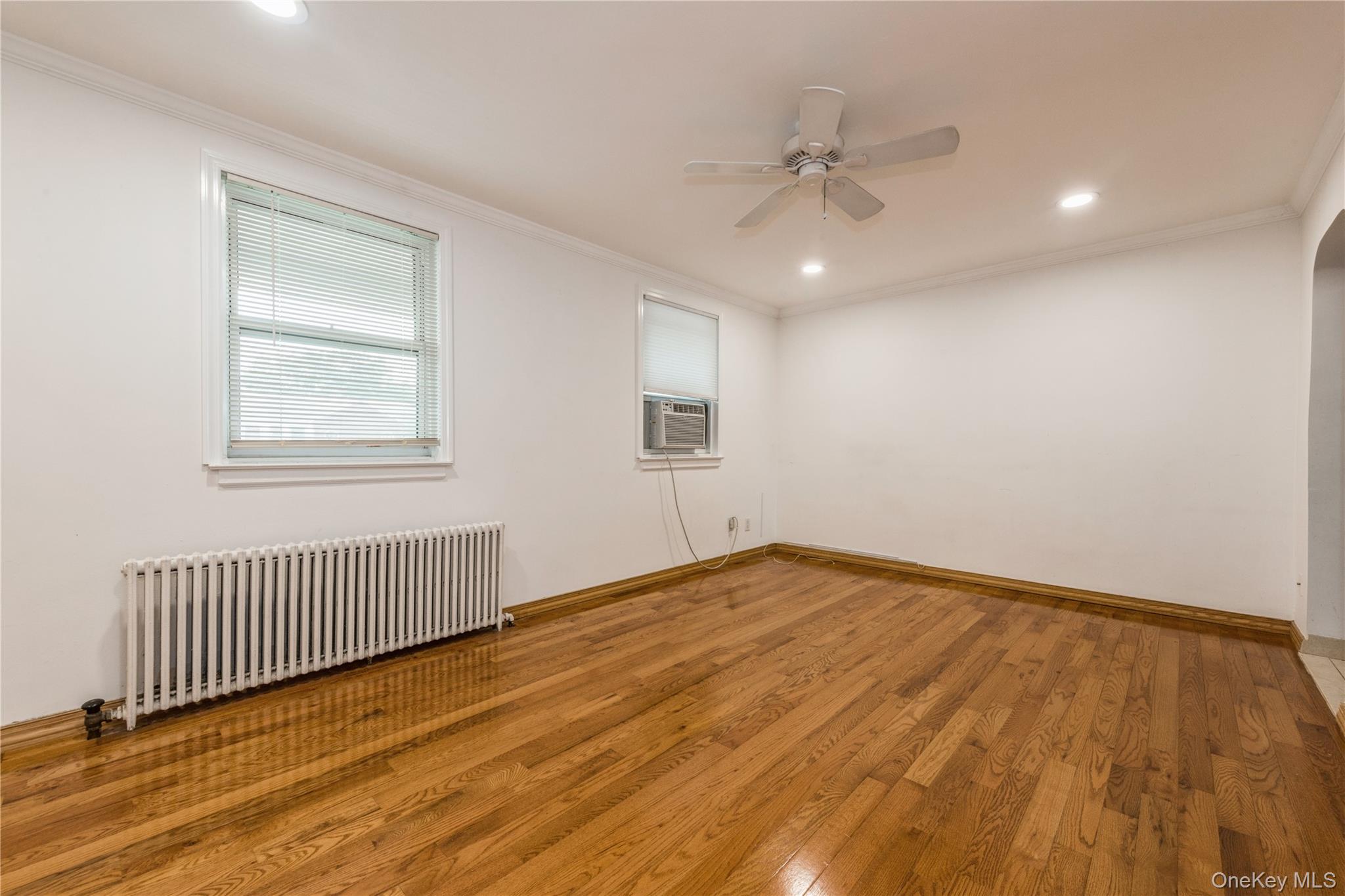 #6 photo, 260-40 74 Avenue, Glen Oaks , NY 11004