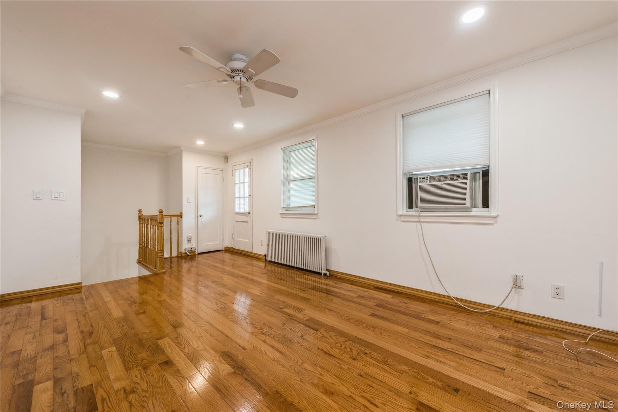 #7 photo, 260-40 74 Avenue, Glen Oaks , NY 11004