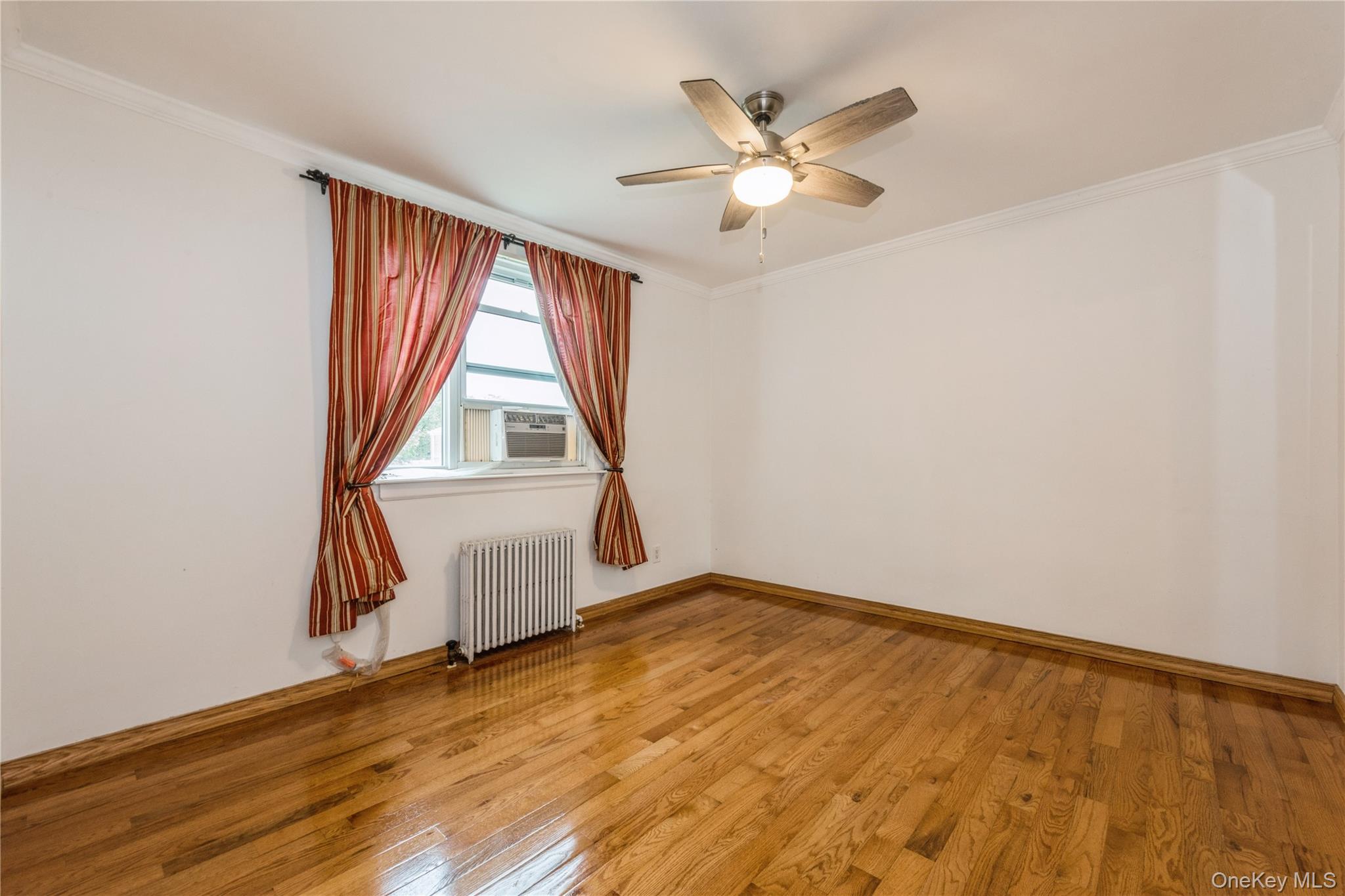 #9 photo, 260-40 74 Avenue, Glen Oaks , NY 11004