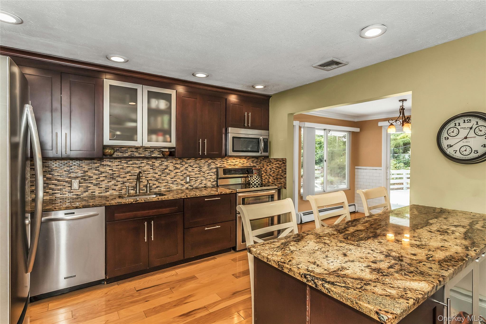 #4 photo, 29 Elmwood Court, Plainview , NY 11803