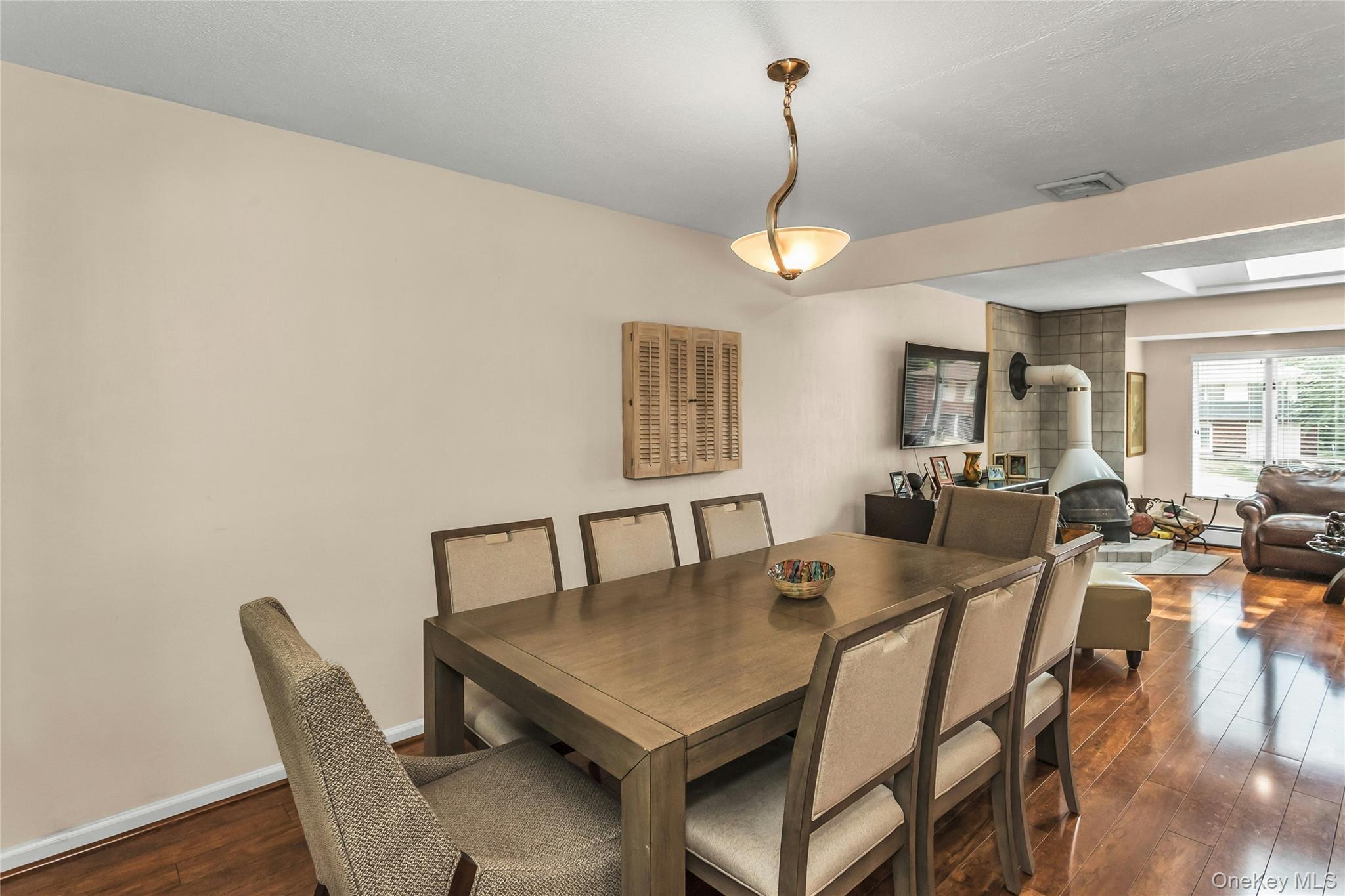 #5 photo, 29 Elmwood Court, Plainview , NY 11803