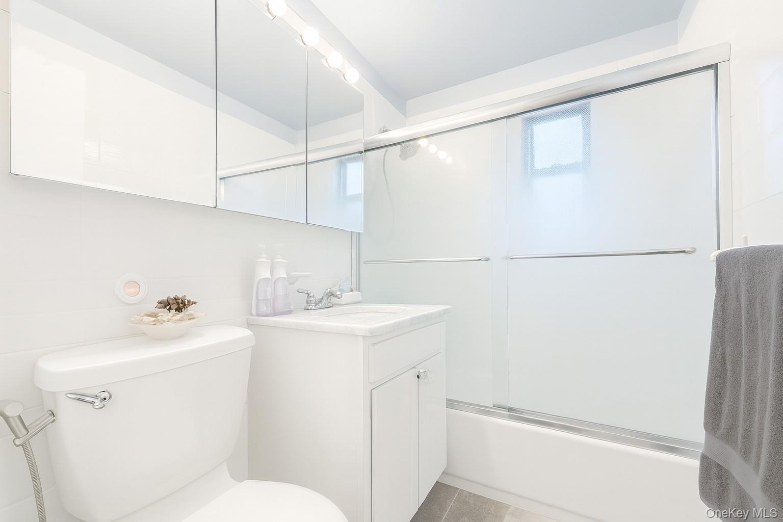 #11 photo, 6 W West Mill Drive, Great Neck , NY 11021