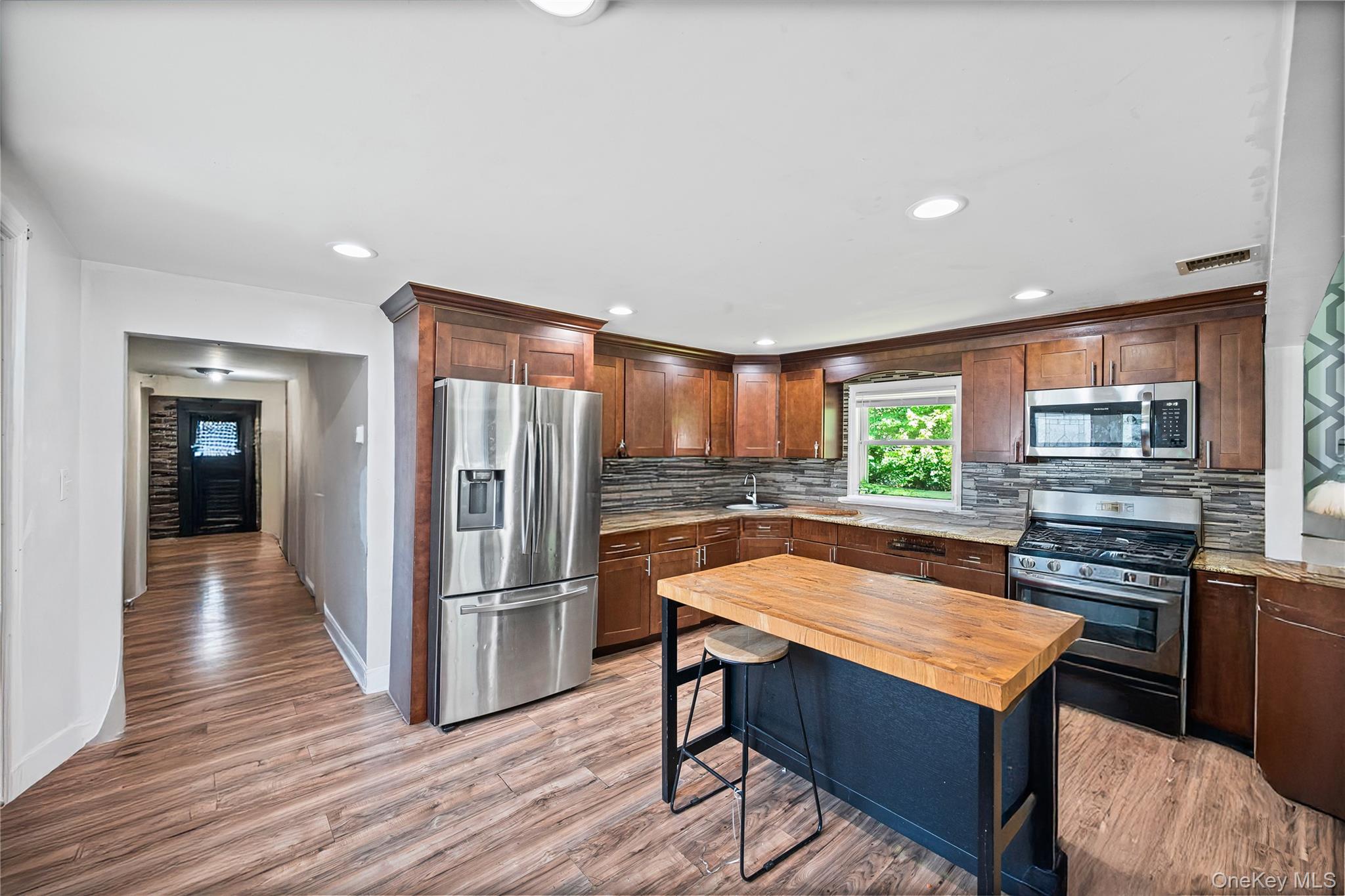 #11 photo, 1113 Joselson Avenue, Bay Shore , NY 11706