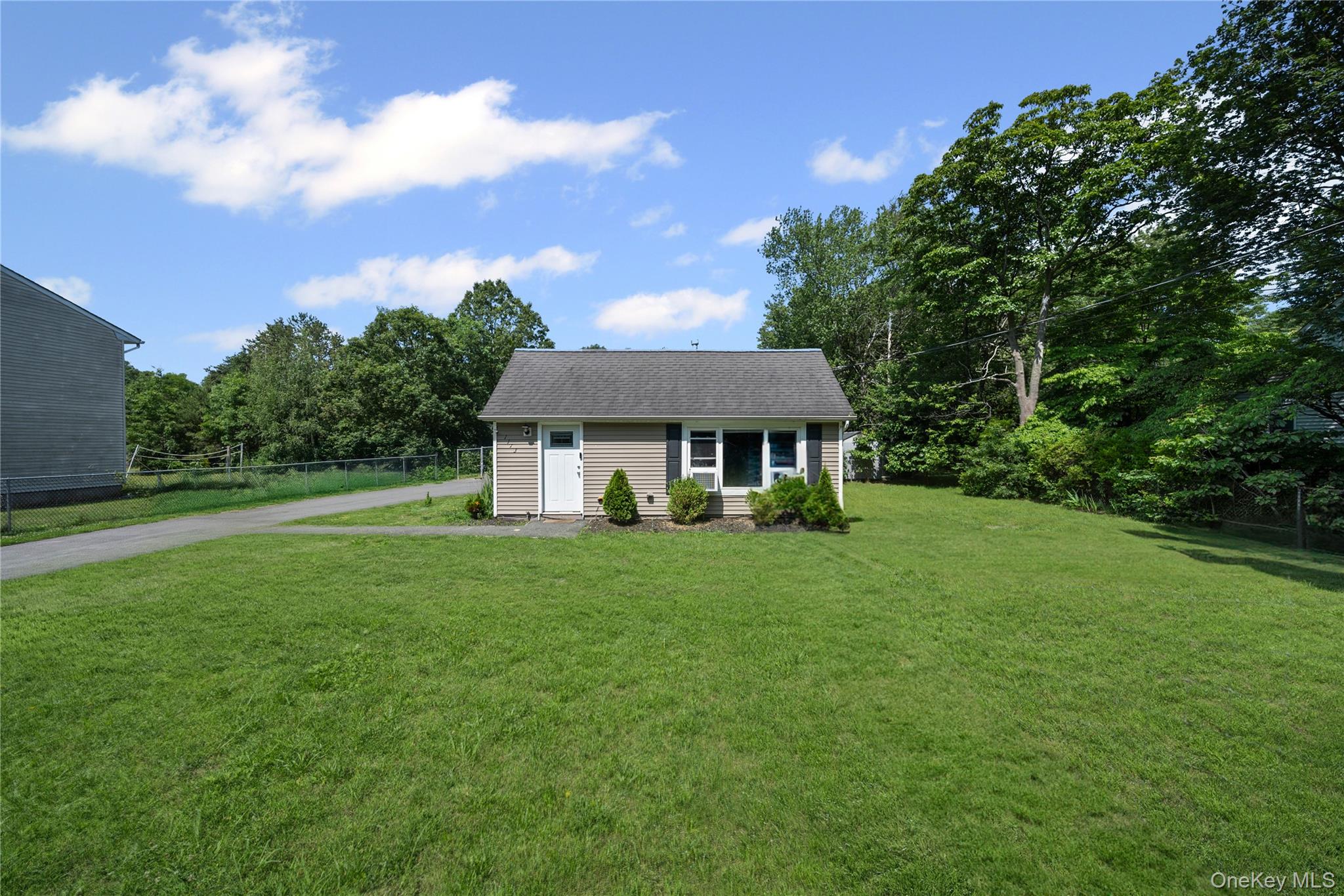 #2 photo, 1113 Joselson Avenue, Bay Shore , NY 11706