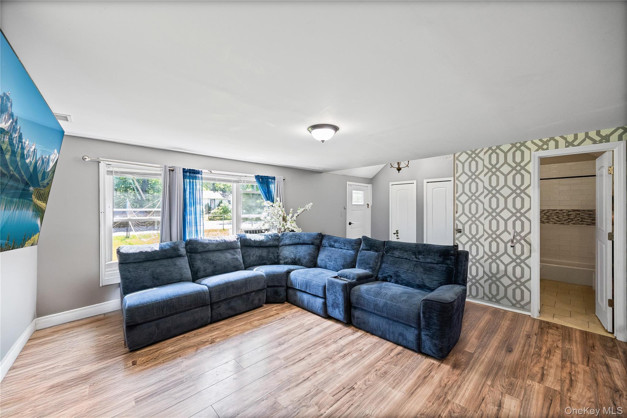 #3 photo, 1113 Joselson Avenue, Bay Shore , NY 11706