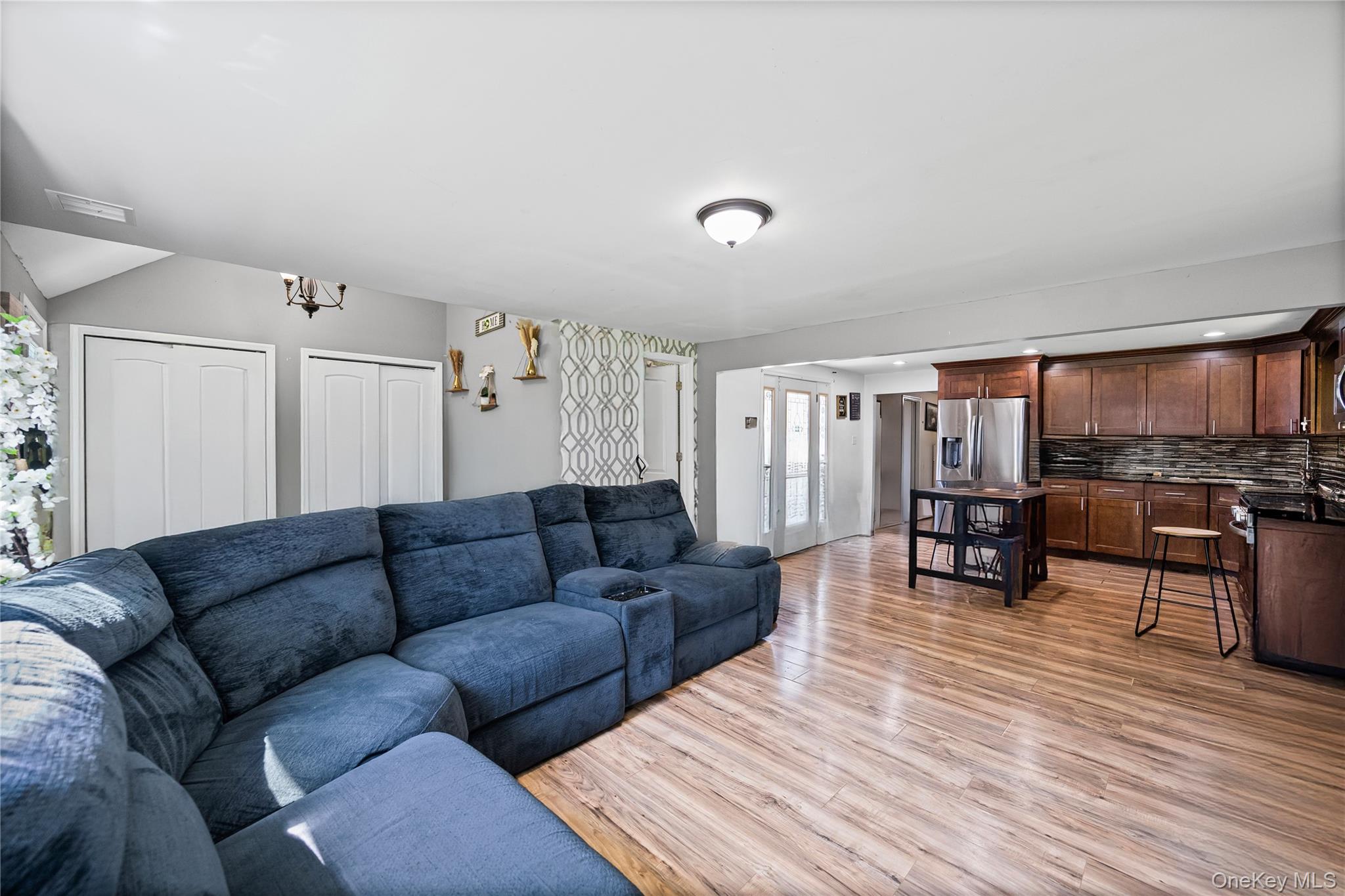 #4 photo, 1113 Joselson Avenue, Bay Shore , NY 11706